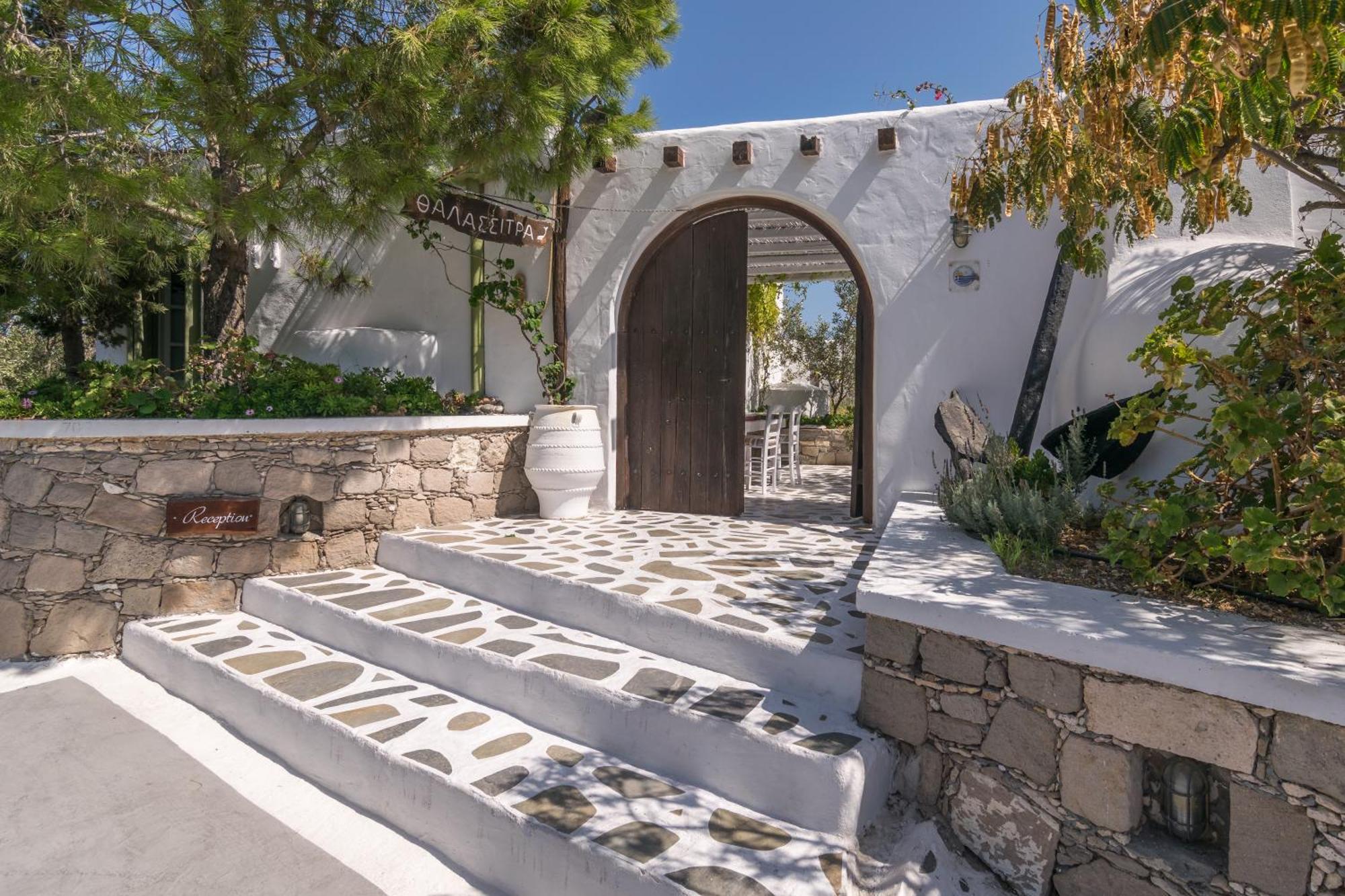 Thalassitra Village Hotel Adamantas  Exterior photo